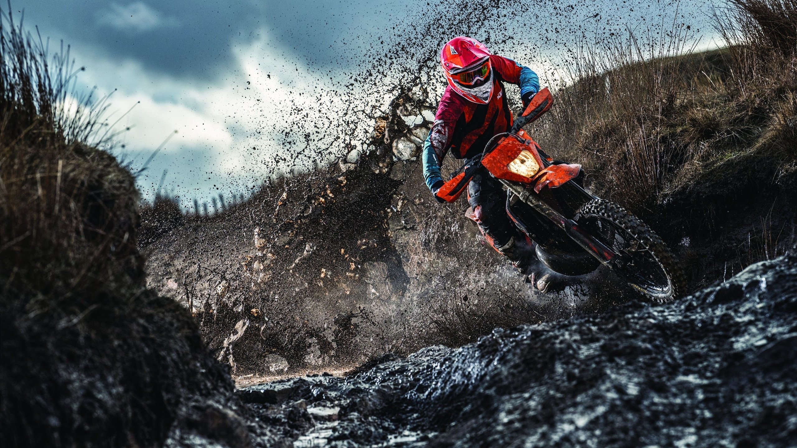 中锋拿球区域是否决定中场支援速度,中锋拿不到球